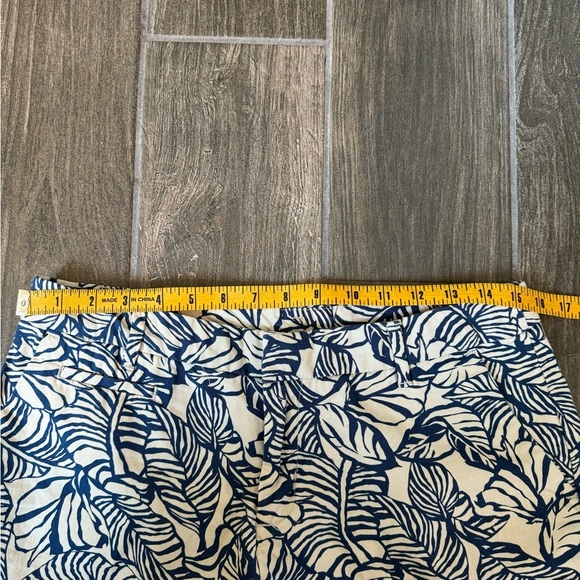 Patagonia All-Wear Tropical Leaf Print Shorts size 10 Blue Cream - Picture 10 of 10